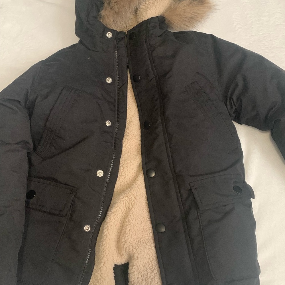 Old Navy Coat Size 6-7years old girl tan inside Nice and warm